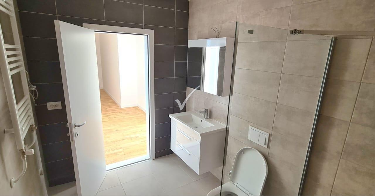 Zyre me qira 131m2 lakrishte 6