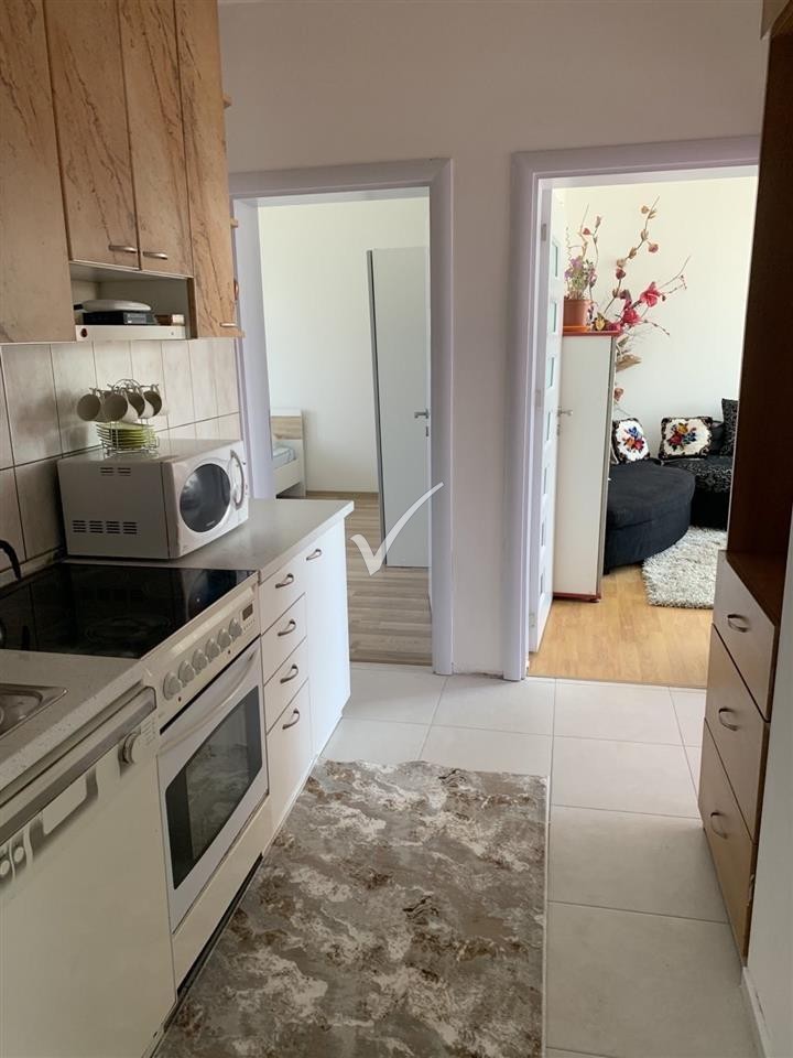 Banese 3 5 dhomshe me qira 7