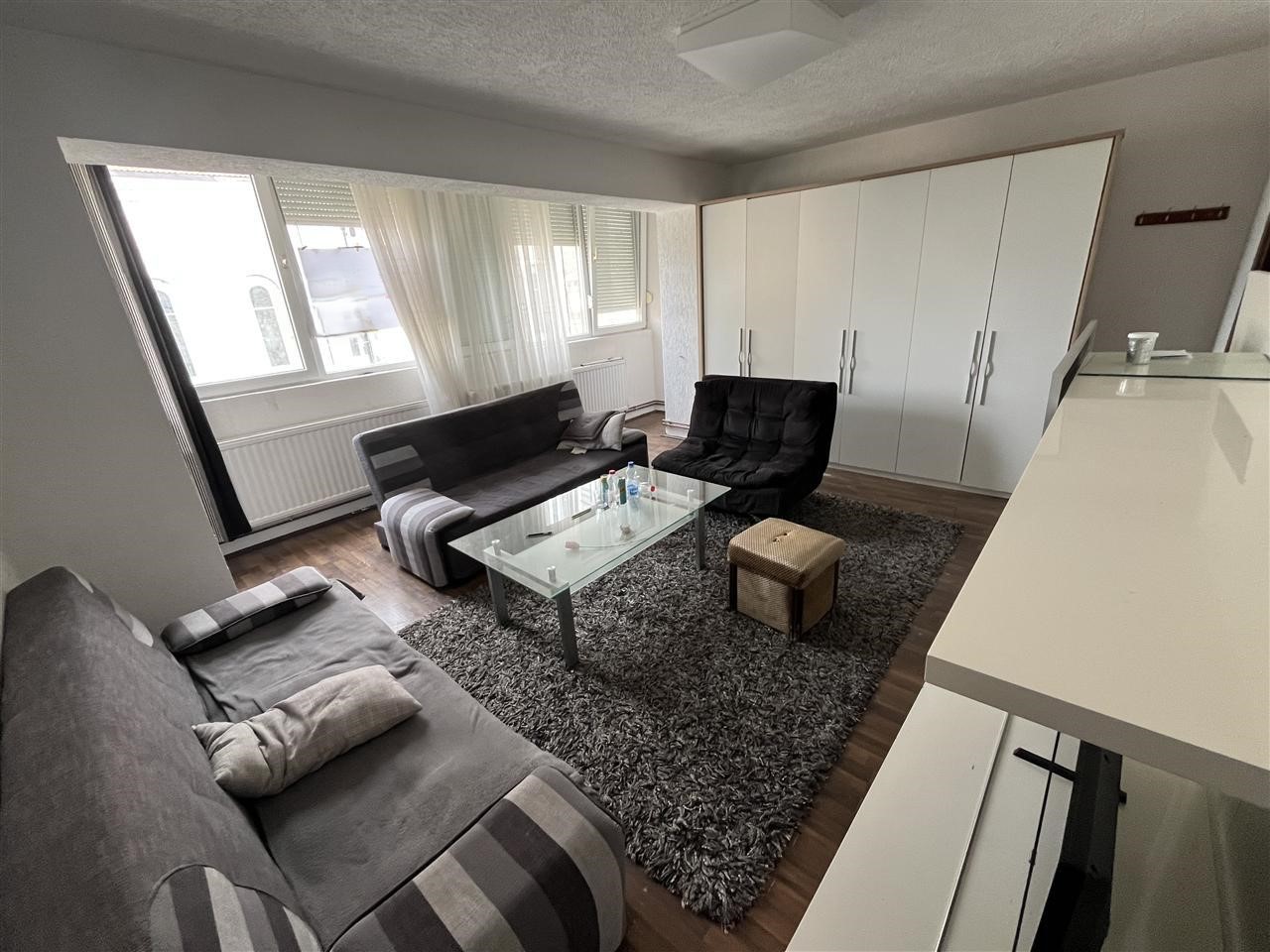 Banese me qira ne qender te prishtines te katedralja