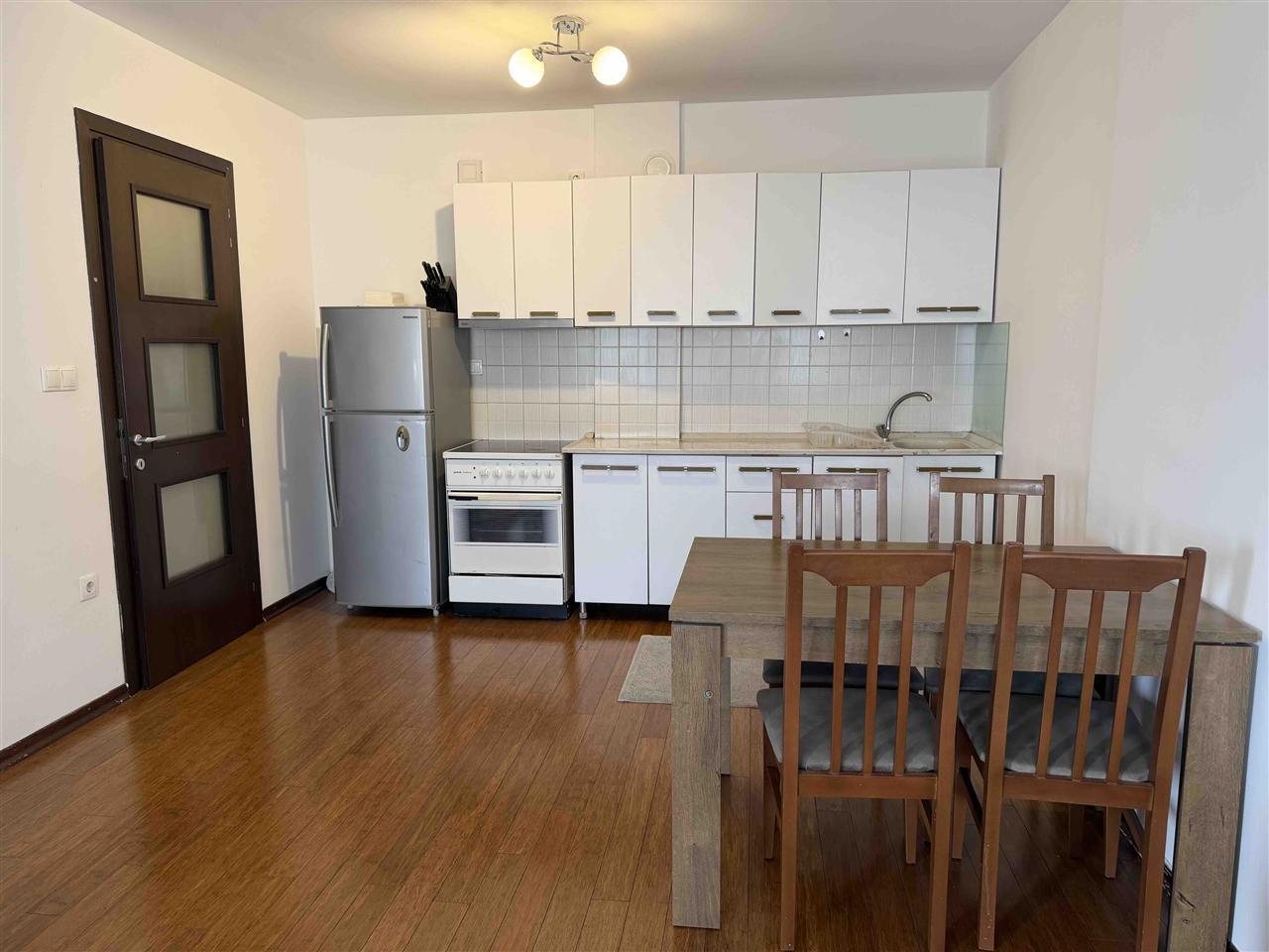 Leshoj banesen dy dhomeshe dhe sallon ne bregun e diellit (1)