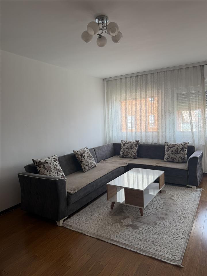 Leshoj banesen dy dhomeshe dhe sallon ne bregun e diellit