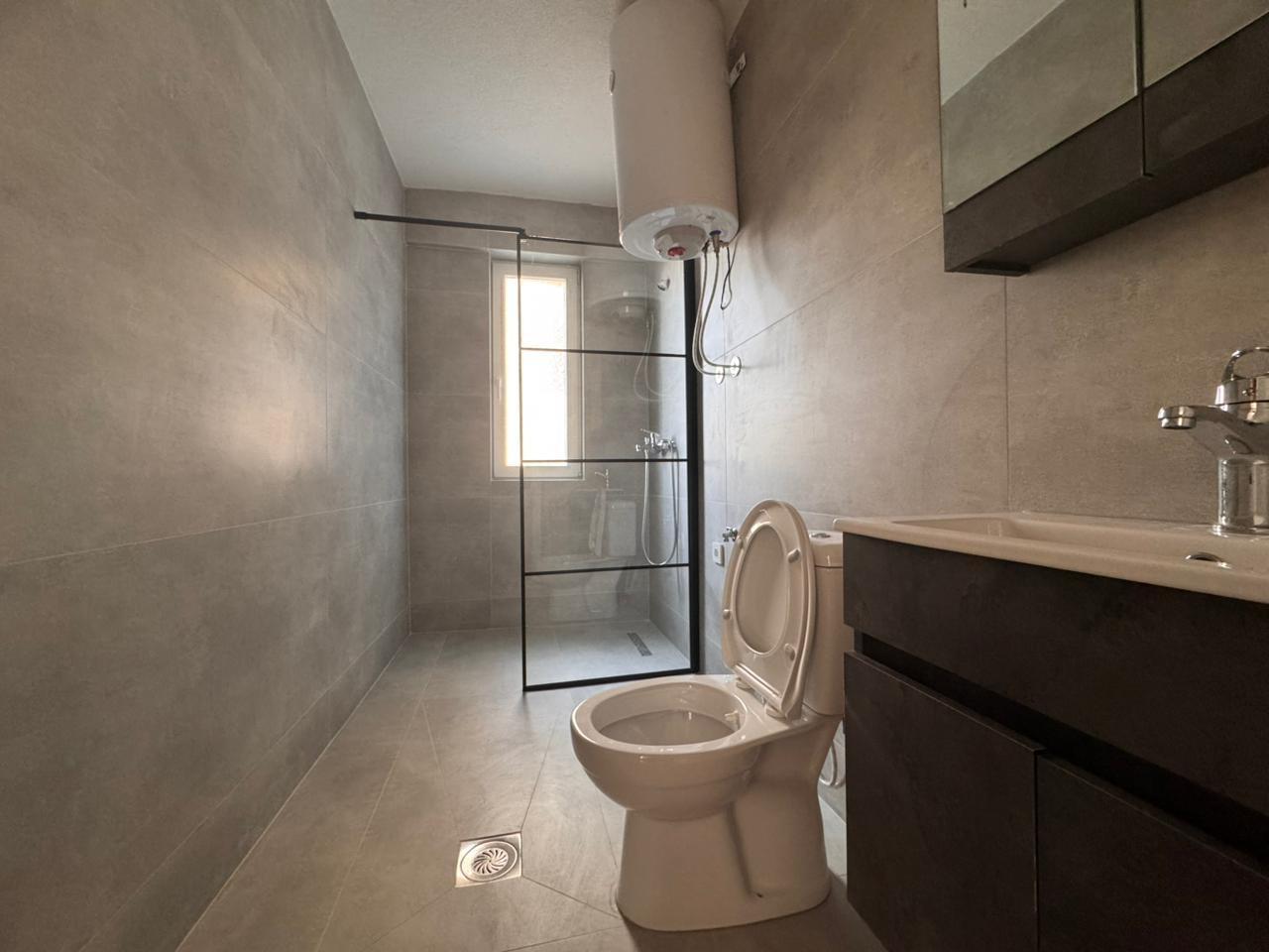 Qera banesa 83m2 2+1+garazha dragodan