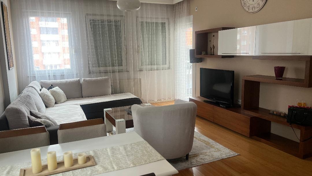 Banese me qera banesa e royalit