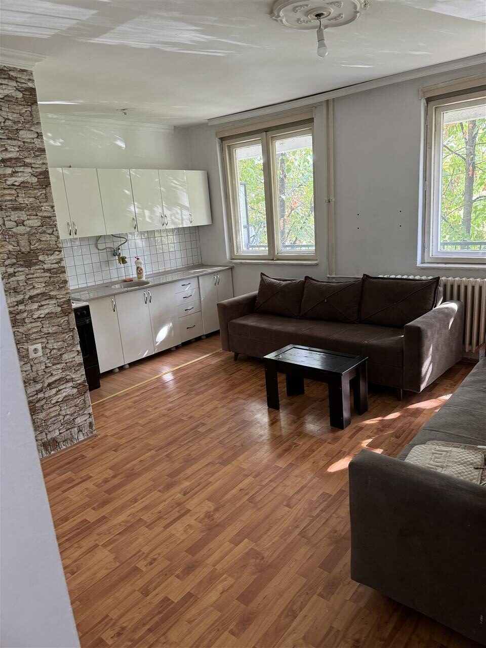 Jepet banesa me qira