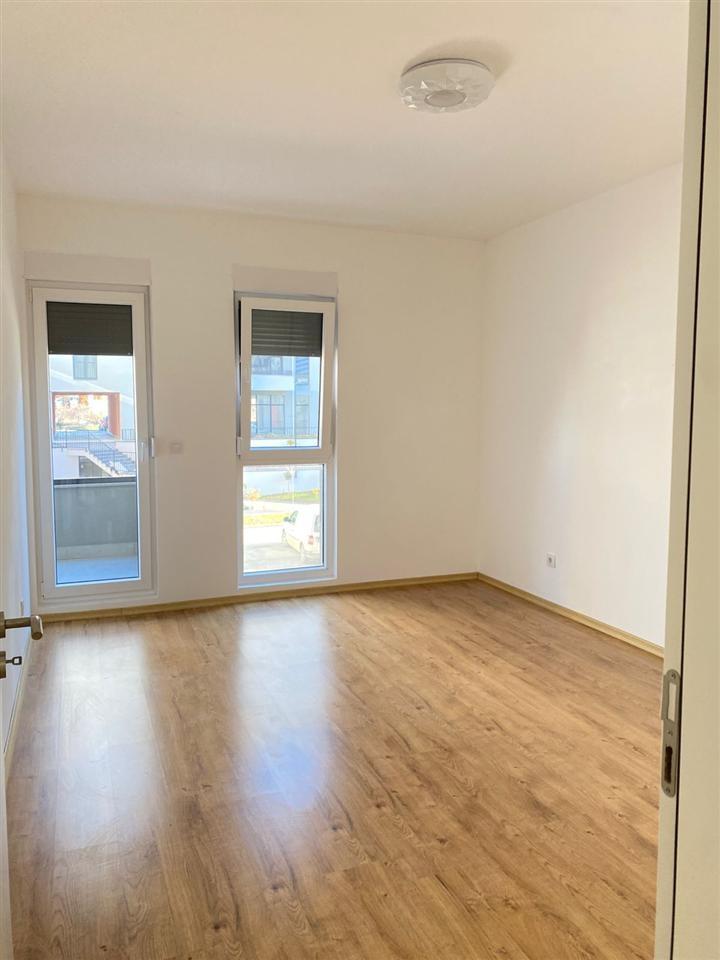 Banesa shitet ose me qera (3)