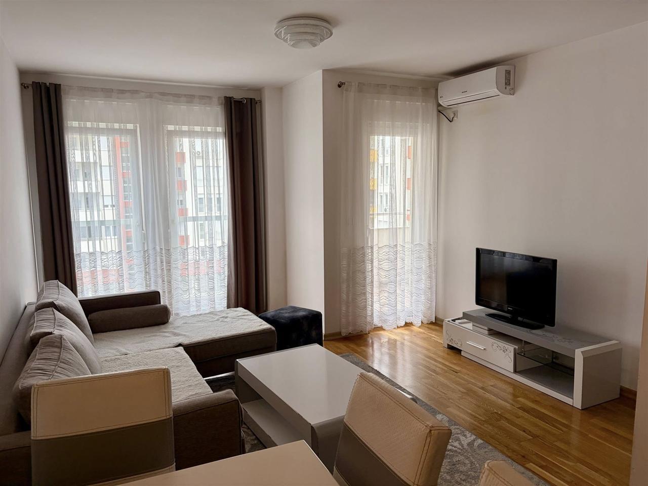 Banese 1+1 me qira 50m rruga c ashensor parking (1)