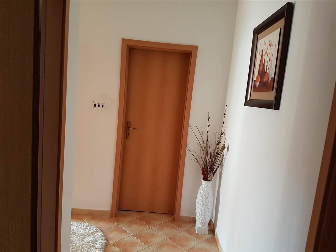 Banesa ne shitje ose ndrrohet me ndonje garsonjere (2)