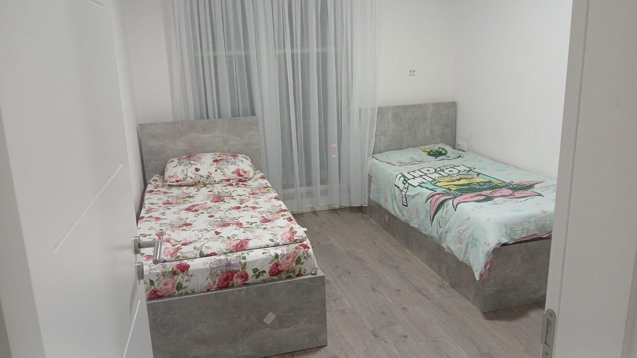 Jap banesen me qira te rruga c 3 dhoma gjumi+garazhe