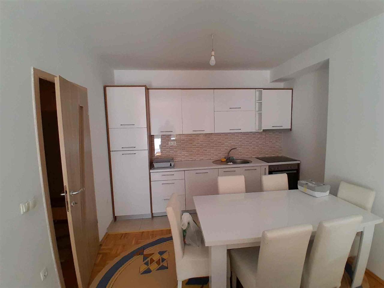 Leshoj banese me qira (1)