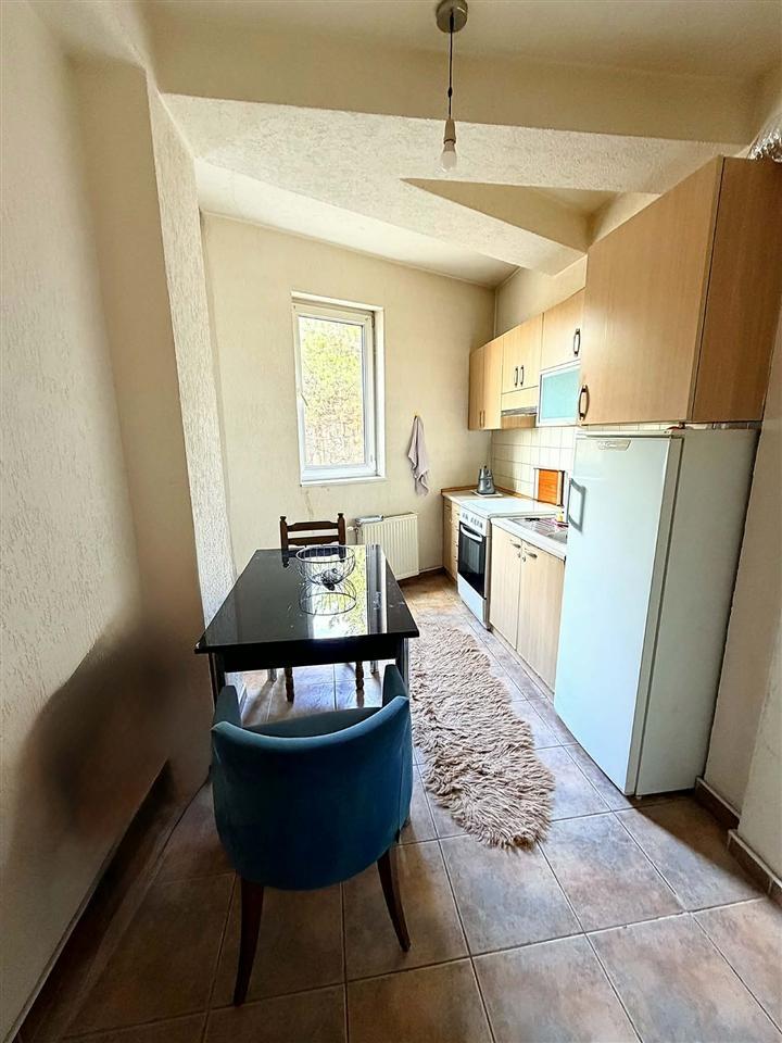 Lshoj me quea banesen te parku i qytetit koplet e mobiluar (5)